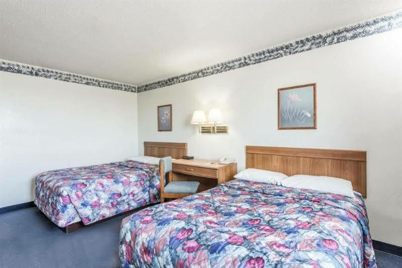 Red Roof Inn Greensburg Extérieur photo